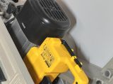 Комбинированная торцовочная пила DEWALT D27111, 1500 Вт, 305 мм, 2950 об/мин, (УЦЕНЕННЫЙ ТОВАР) (D27111-QS/U3)