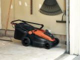 Аккумуляторная газонокосилка BLACK+DECKER, 36 В, 38 см, 35 л, с АКБ 2 Ач и ЗУ, CLM3820L1
