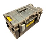 Ящик для инструмента DEWALT TOUGHSYSTEM DS300 (УЦЕНЕННЫЙ ТОВАР) (1-70-322/U)