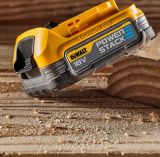 Набор DEWALT DCB1102E2: 2 АКБ POWERSTACK DCBP034, Li-Ion, 18 В, 1.7 Ач и зарядное устройство DCB1102, 12/18 В, 2 A