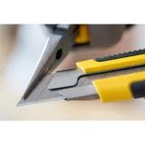 Нож STANLEY 1-10-425, с 25-мм лезвием с отламывающимися сегментами 180 х 25мм