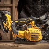 Аккумуляторная дисковая пила DEWALT DCS565S2T, 18 В, 165 мм, 4950 об/мин, с 2 АКБ 3.5 Ач и ЗУ, в кейсе TSTAK (DCS565S2T-QW)