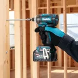 Аккумуляторный ударный шуруповерт Makita TD004GZ, 40 В, 230 Нм, 3900 уд/мин, без АКБ и ЗУ
