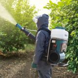 Аккумуляторный ранцевый опрыскиватель Makita PM001GL202, 40 В, 15 л, 14,3 м³/мин, с 2 АКБ 8 Ач и ЗУ