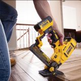 Аккумуляторный скобозабивной пистолет DEWALT DCN682N, 18 В, без АКБ и ЗУ (DCN682N-XJ)