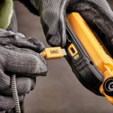 Аккумуляторный фонарь DEWALT DCL182, 1000 лм, со встроенной АКБ (DCL182-XJ)