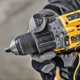 Аккумуляторная ударная дрель-шуруповерт DEWALT DCD805E2T, 18 В, 2000 об/мин, 34000 уд/мин, с 2 АКБ 1.7 Ач и ЗУ, в кейсе TSTAK (DCD805E2T-QW)