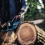 Аккумуляторный набор садовой техники Makita, 18 В: цепная пила DUC353 + триммер DUR368A, с 2 АКБ 5 Ач и ЗУ