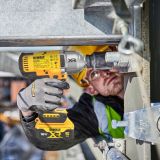 Аккумуляторный гайковерт DEWALT DCF900P2G, 18 В, 1898 Нм, 2200 уд/мин, с 2 АКБ 5 Ач и ЗУ, в кейсе TSTAK (DCF900H2T-QW)