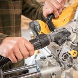 Аккумуляторная торцовочная пила DEWALT DCS782XW2, 18 В, 305 мм, 3800 об/мин, с 2 АКБ 8 Ач и ЗУ (DCS782XW2-QW)
