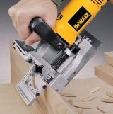 Фрезер DEWALT DW682K 600 Вт, 10000 об/мин, 20 мм (DW682K-QS)
