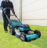 Аккумуляторная газонокосилка Makita XGT 2x40 В, 53 см, 70 л, с 2 АКБ 5 Ач и ЗУ, LM002GT201