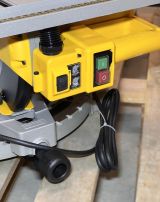 Комбинированная торцовочная пила DEWALT D27113, 1600 Вт, 305 мм, 3300 об/мин, (УЦЕНЕННЫЙ ТОВАР) (D27113-QS/U2)
