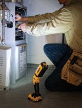 Аккумуляторный фонарь DEWALT DCL050, 18 В, 500 лм, без АКБ и ЗУ (DCL050-XJ)