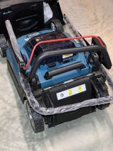 Аккумуляторная газонокосилка Makita DLM382Z, 18 В, 3700 об/мин, 40 л, без АКБ и ЗУ (УЦЕНЕННЫЙ ТОВАР) (DLM382Z/BU)