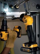 Аккумуляторный фонарь DEWALT DCL040, 18 В, 110 лм, без АКБ и ЗУ