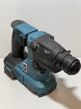 Аккумуляторный перфоратор Makita с системой пылеудаления DX16, 40 В, 2.1 Дж, 5000 уд/мин, с 2 АКБ 2.5 Ач и ЗУ, в кейсе (УЦЕНЕННЫЙ ТОВАР) (HR010GD201/BU)