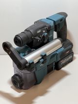 Аккумуляторный перфоратор Makita с системой пылеудаления DX16, 40 В, 2.1 Дж, 5000 уд/мин, с 2 АКБ 2.5 Ач и ЗУ, в кейсе (УЦЕНЕННЫЙ ТОВАР) (HR010GD201/BU)