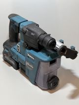 Аккумуляторный перфоратор Makita с системой пылеудаления DX16, 40 В, 2.1 Дж, 5000 уд/мин, с 2 АКБ 2.5 Ач и ЗУ, в кейсе (УЦЕНЕННЫЙ ТОВАР) (HR010GD201/BU)