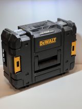 Аккумуляторный гайковерт DEWALT DCF897NT, 18 В, 1627 Нм, 2400 уд/мин, без АКБ и ЗУ, в кейсе TSTAK (УЦЕНЕННЫЙ ТОВАР) (DCF897NT-XJ/U)