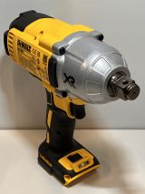 Аккумуляторный гайковерт DEWALT DCF897NT, 18 В, 1627 Нм, 2400 уд/мин, без АКБ и ЗУ, в кейсе TSTAK (УЦЕНЕННЫЙ ТОВАР) (DCF897NT-XJ/U)