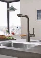 Смеситель для кухни GROHE Essence с вытяжным душем, темный графит матовый (30270AL0)