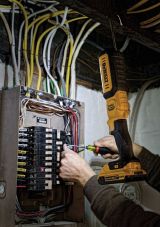 Аккумуляторный фонарь DEWALT DCL050, 18 В, 500 лм, без АКБ и ЗУ (DCL050-XJ)