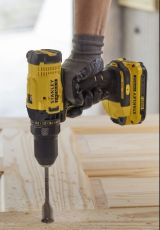 Аккумуляторная дрель-шуруповерт Stanley SFMCD700C2K, кейс, 18 В, 2 АКБ 1.5 Ач