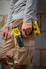 Аккумуляторная ударная дрель-шуруповерт STANLEY SFMCD715C2K, 18 В, 1900 об/мин, 32300 уд/мин, с 2 АКБ 1.5 Ач и ЗУ, в кейсе (SFMCD715C2K-QW)