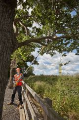 Аккумуляторный сучкорез-высоторез DEWALT DCMPS567P1, 18 В, 20 см, 6.5 м/с, с АКБ 5 Ач и ЗУ (DCMPS567P1-QW)