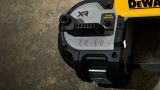 Аккумуляторная ручная ленточная пила DEWALT DCS378P1, 18 В, 174 м/мин, с АКБ 5 Ач и ЗУ (DCS378P1N-XJ)